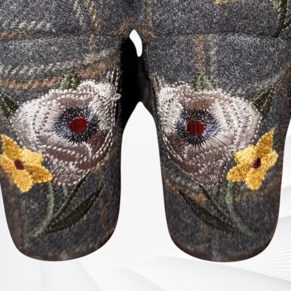 EUC Indigo Rd Ankle Boots Size 7M Plaid Flannel Embroidered Flowers - Picture 5 of 10